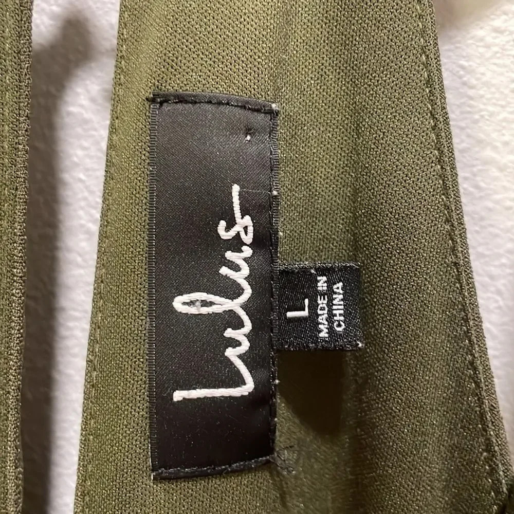 Lulus Woman’s army green jumpsuit. It’s missing the belt - Picture 8 of 12